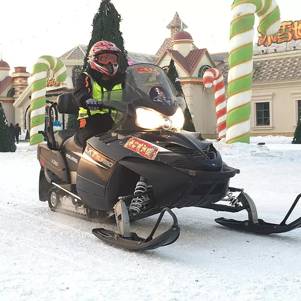 雪地摩托
